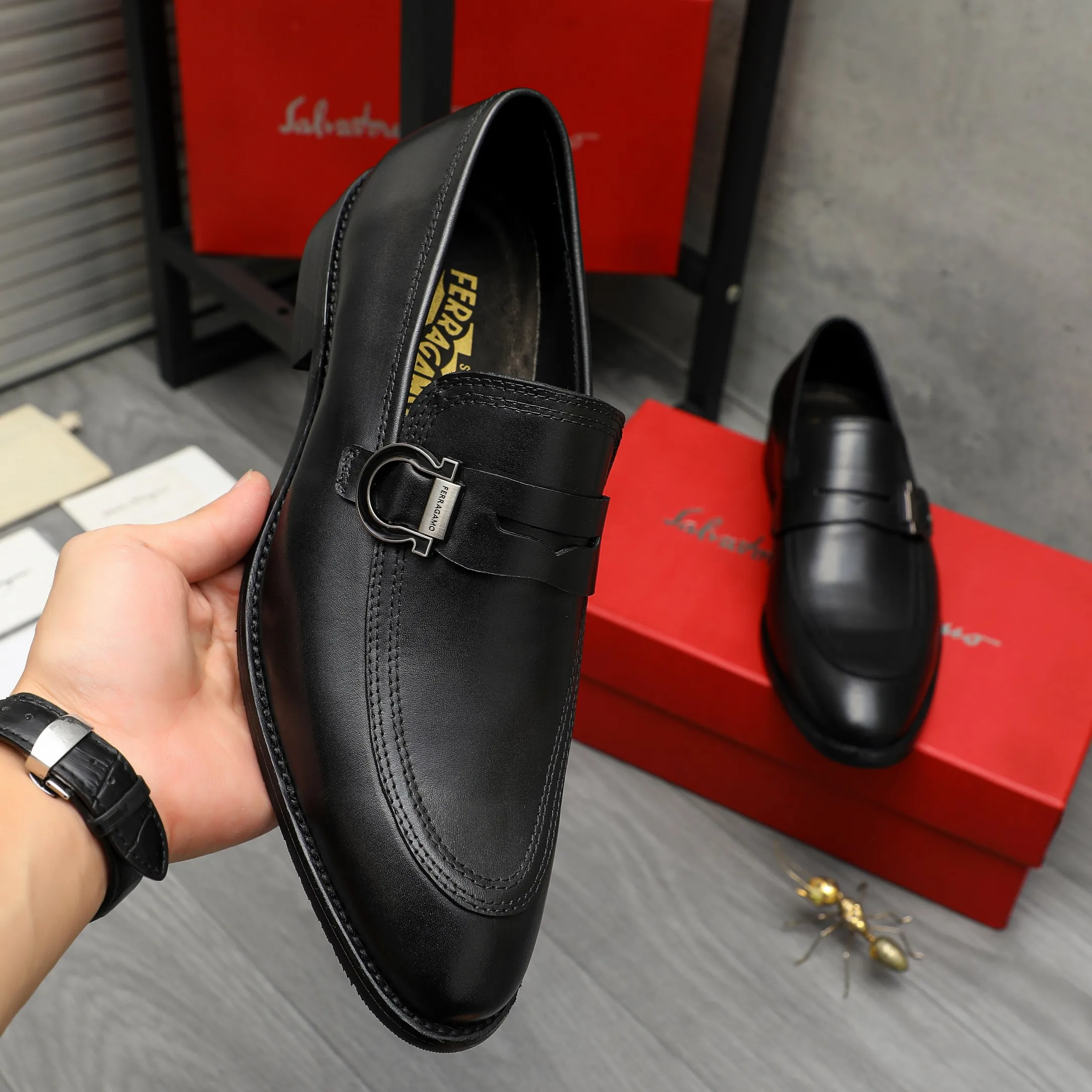 Men's men's shoes💰460 Product trademark: Ferragamo "Ferragamo" business slip-on leather shoes Regular size: 39-44 Product materials: Selected high-quality cowhide upper, cowhide lining, original outsole